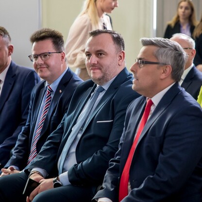 Umowa na połączenie kolejowe Jastrzębie Zdrój - Katowice. fot. Tomasz Żak / UMWS