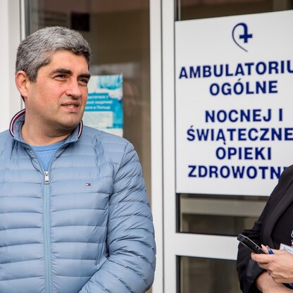 Przekazanie karetki. fot. Tomasz Żak / UMWS