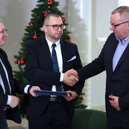 Podpisanie umowy na przebudowę wiaduktu w Lublińcu. fot. Andrzej Grygiel / UMWS