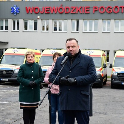 Nowe karetki dla Wojewódzkiego Pogotowia Ratunkowego. fot. Patryk Pyrlik / UMWS