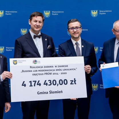 Wręczenie umów dla gmin Subregionu Połódniowego w ramach Programu Rozwoju Obszarów Wiejskich Województwa Śląskiego. fot. Tomasz Żak / UMWS