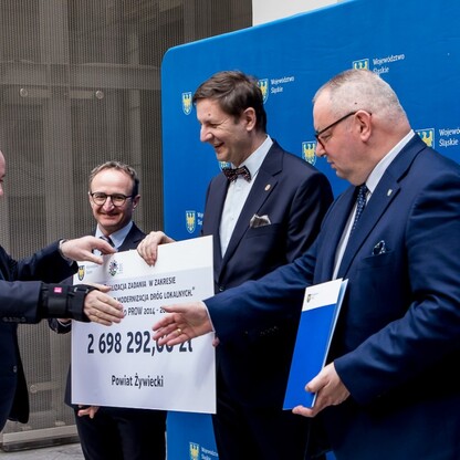 Wręczenie umów dla gmin Subregionu Połódniowego w ramach Programu Rozwoju Obszarów Wiejskich Województwa Śląskiego. fot. Tomasz Żak / UMWS
