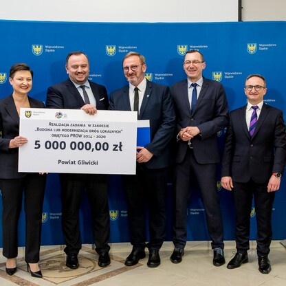 Wręczenie umów dla gmin z subregionów centralnego i zachodniego. fot. Tomasz Żak / UMWS