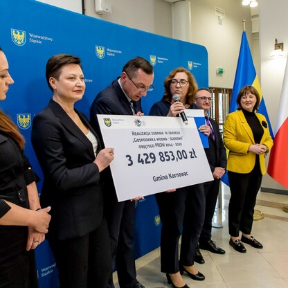 Wręczenie umów dla gmin z subregionów centralnego i zachodniego. fot. Tomasz Żak / UMWS