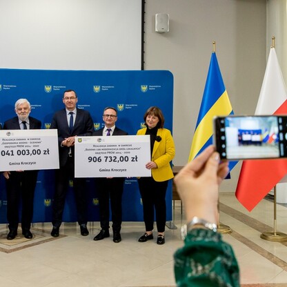 Wręczenie umów dla gmin z subregionów centralnego i zachodniego. fot. Tomasz Żak / UMWS