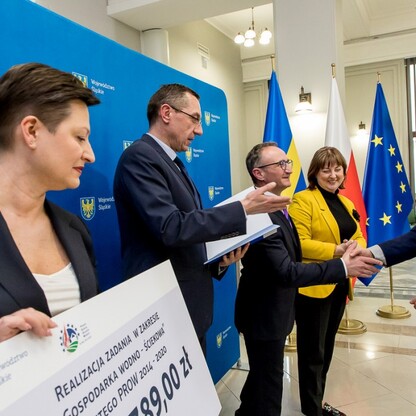 Wręczenie umów dla gmin z subregionów centralnego i zachodniego. fot. Tomasz Żak / UMWS