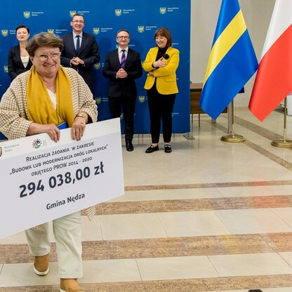 Wręczenie umów dla gmin z subregionów centralnego i zachodniego. fot. Tomasz Żak / UMWS