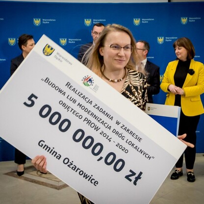 Wręczenie umów dla gmin z subregionów centralnego i zachodniego. fot. Tomasz Żak / UMWS