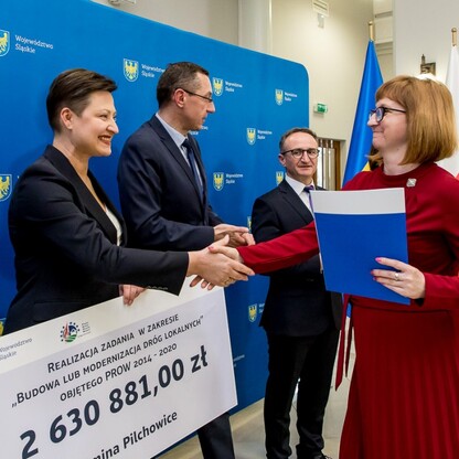 Wręczenie umów dla gmin z subregionów centralnego i zachodniego. fot. Tomasz Żak / UMWS