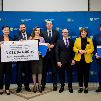 Wręczenie umów dla gmin z subregionów centralnego i zachodniego. fot. Tomasz Żak / UMWS