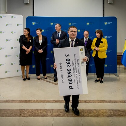 Wręczenie umów dla gmin z subregionów centralnego i zachodniego. fot. Tomasz Żak / UMWS