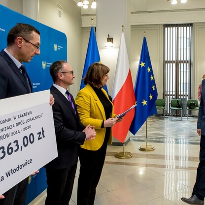 Wręczenie umów dla gmin z subregionów centralnego i zachodniego. fot. Tomasz Żak / UMWS