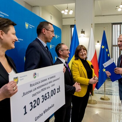 Wręczenie umów dla gmin z subregionów centralnego i zachodniego. fot. Tomasz Żak / UMWS