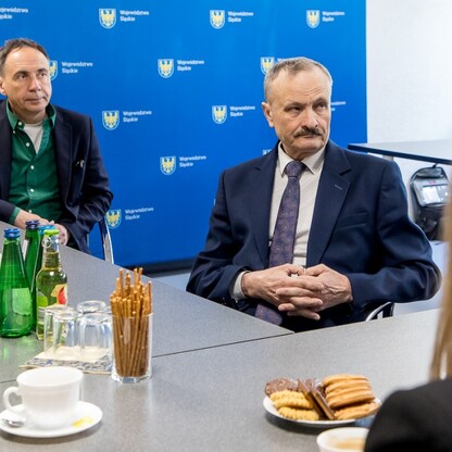Wręczenie czeków dot. dofinansowania dróg dojazdowych do gruntów rolnych. fot. Tomasz Żak / UMWS
