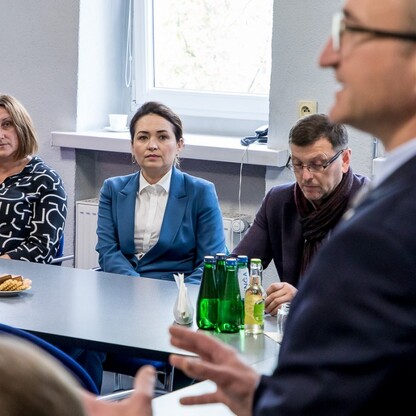 Wręczenie czeków dot. dofinansowania dróg dojazdowych do gruntów rolnych. fot. Tomasz Żak / UMWS