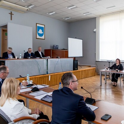 Wręczenie czeków dot. dofinansowania dróg dojazdowych do gruntów rolnych. fot. Tomasz Żak / UMWS