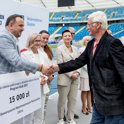 Wręczone czeków w ramach PROGRAMU KLUB.  fot. Tomasz Żak / UMWS