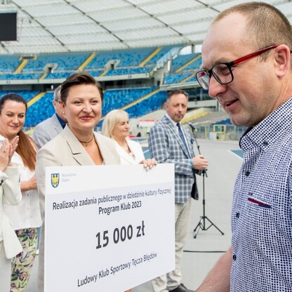 Wręczone czeków w ramach PROGRAMU KLUB.  fot. Tomasz Żak / UMWS