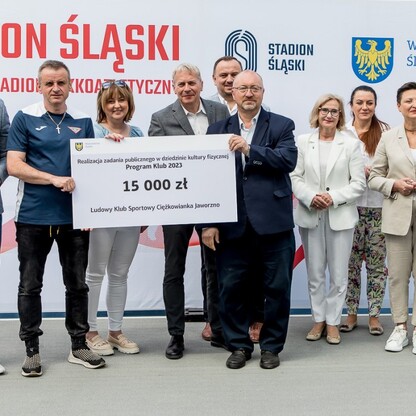 Wręczone czeków w ramach PROGRAMU KLUB.  fot. Tomasz Żak / UMWS