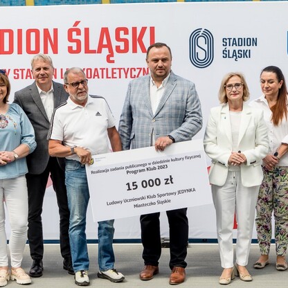 Wręczone czeków w ramach PROGRAMU KLUB.  fot. Tomasz Żak / UMWS