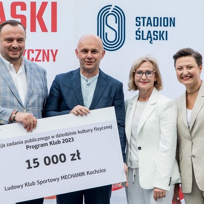 Wręczone czeków w ramach PROGRAMU KLUB.  fot. Tomasz Żak / UMWS