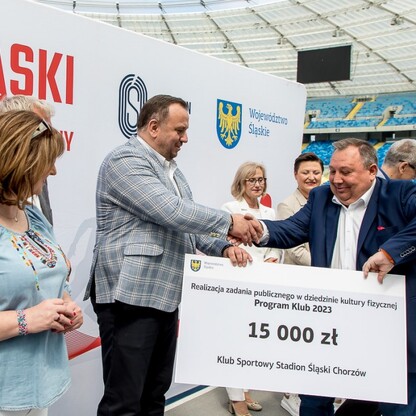 Wręczone czeków w ramach PROGRAMU KLUB.  fot. Tomasz Żak / UMWS