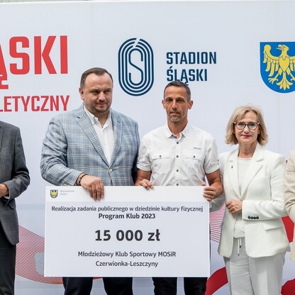 Wręczone czeków w ramach PROGRAMU KLUB.  fot. Tomasz Żak / UMWS