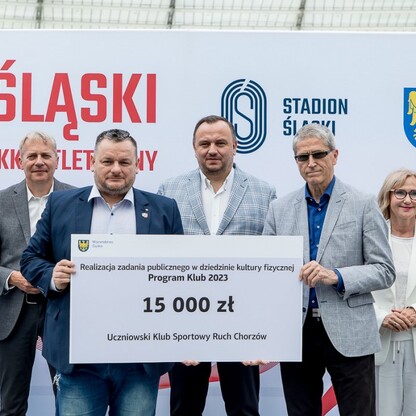Wręczone czeków w ramach PROGRAMU KLUB.  fot. Tomasz Żak / UMWS