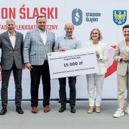 Wręczone czeków w ramach PROGRAMU KLUB.  fot. Tomasz Żak / UMWS