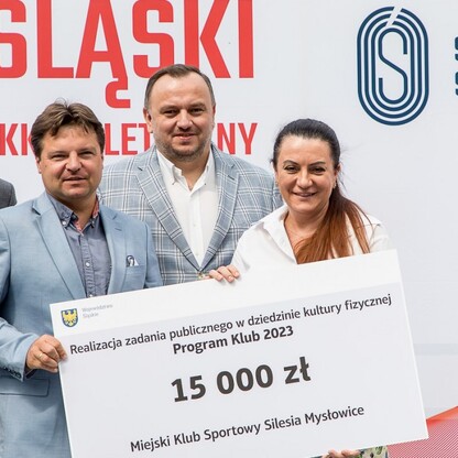 Wręczone czeków w ramach PROGRAMU KLUB.  fot. Tomasz Żak / UMWS