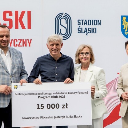Wręczone czeków w ramach PROGRAMU KLUB.  fot. Tomasz Żak / UMWS