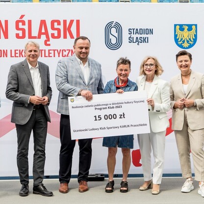 Wręczone czeków w ramach PROGRAMU KLUB.  fot. Tomasz Żak / UMWS