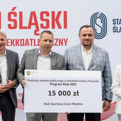 Wręczone czeków w ramach PROGRAMU KLUB.  fot. Tomasz Żak / UMWS