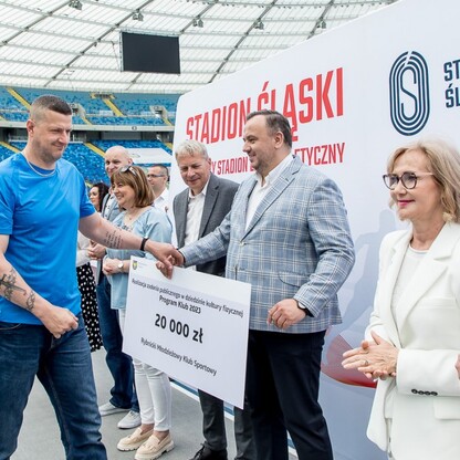 Wręczone czeków w ramach PROGRAMU KLUB.  fot. Tomasz Żak / UMWS