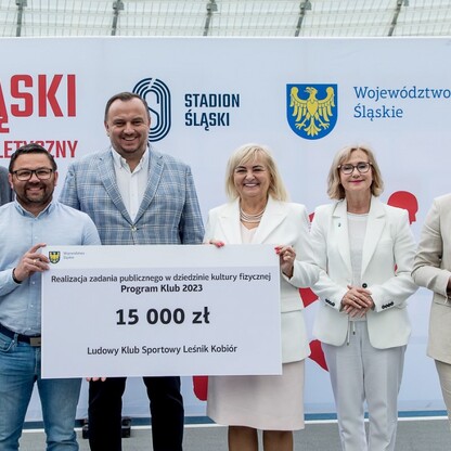 Wręczone czeków w ramach PROGRAMU KLUB.  fot. Tomasz Żak / UMWS