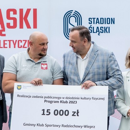 Wręczone czeków w ramach PROGRAMU KLUB.  fot. Tomasz Żak / UMWS