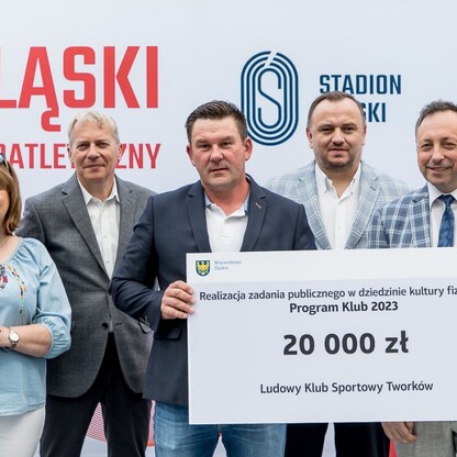 Wręczone czeków w ramach PROGRAMU KLUB.  fot. Tomasz Żak / UMWS