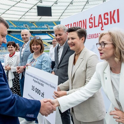 Wręczone czeków w ramach PROGRAMU KLUB.  fot. Tomasz Żak / UMWS