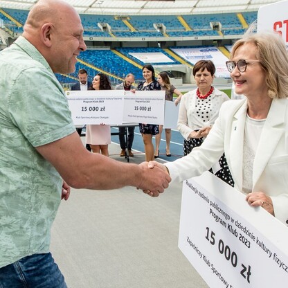 Wręczone czeków w ramach PROGRAMU KLUB.  fot. Tomasz Żak / UMWS