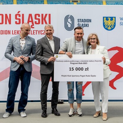 Wręczone czeków w ramach PROGRAMU KLUB.  fot. Tomasz Żak / UMWS