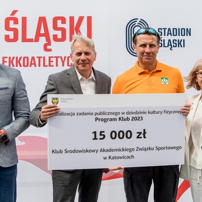 Wręczone czeków w ramach PROGRAMU KLUB.  fot. Tomasz Żak / UMWS