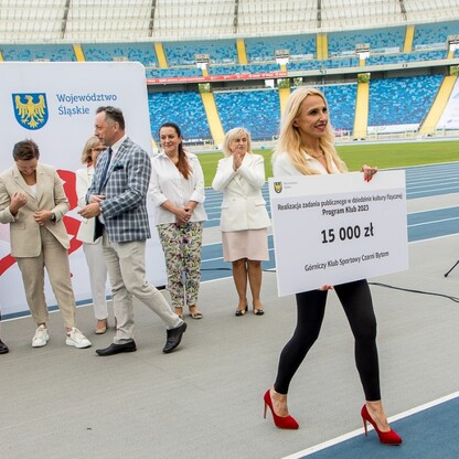 Wręczone czeków w ramach PROGRAMU KLUB.  fot. Tomasz Żak / UMWS