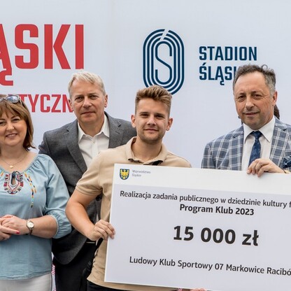 Wręczone czeków w ramach PROGRAMU KLUB.  fot. Tomasz Żak / UMWS