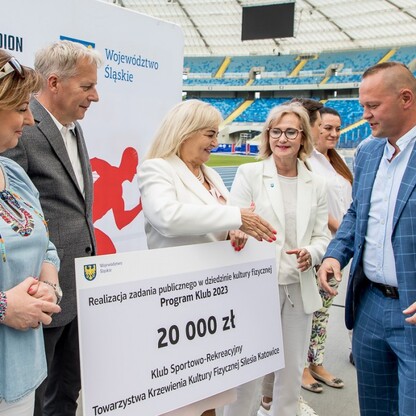 Wręczone czeków w ramach PROGRAMU KLUB.  fot. Tomasz Żak / UMWS