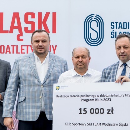 Wręczone czeków w ramach PROGRAMU KLUB.  fot. Tomasz Żak / UMWS