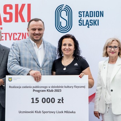 Wręczone czeków w ramach PROGRAMU KLUB.  fot. Tomasz Żak / UMWS
