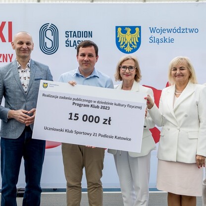 Wręczone czeków w ramach PROGRAMU KLUB.  fot. Tomasz Żak / UMWS