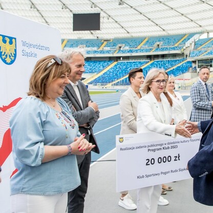 Wręczone czeków w ramach PROGRAMU KLUB.  fot. Tomasz Żak / UMWS