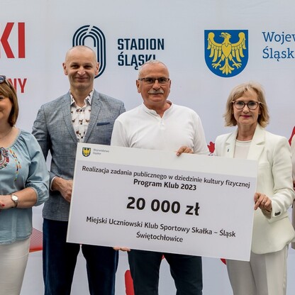Wręczone czeków w ramach PROGRAMU KLUB.  fot. Tomasz Żak / UMWS