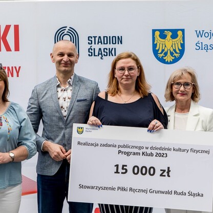 Wręczone czeków w ramach PROGRAMU KLUB.  fot. Tomasz Żak / UMWS